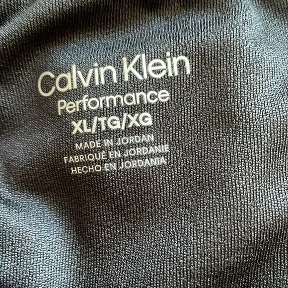 Calvin Klein Active Wear. - Picture 3 of 3